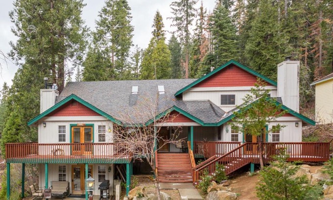 Yosemite West House | Explore Yosemite's Winter Wonderland with Family-Friendly Amenities