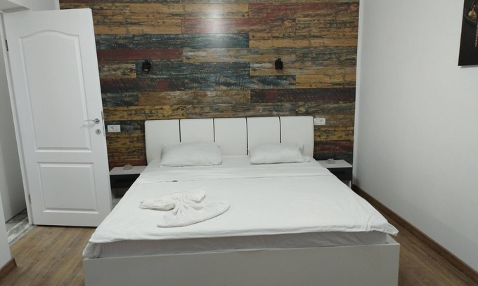 Drobeta-Turnu Severin Apartment | Modern Studio Near City Center: Stylish and Inviting Stay