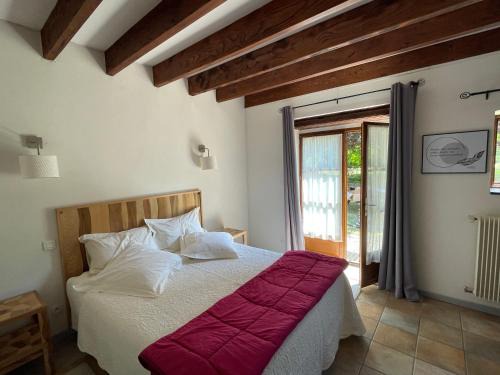 Saint-Loup-Geanges Bed & Breakfast | Inspirations - Chambres d'hôtes: Pet-Friendly Retreat