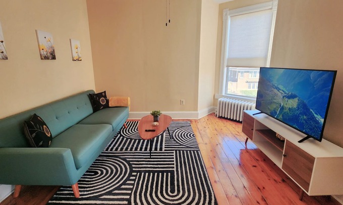 Oak Park Condo | Insta-Worthy Loft & Condo Near Downtown Chicago
