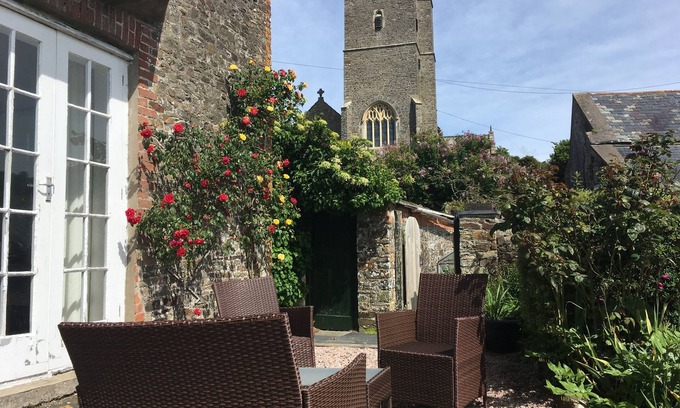Instow Bed & Breakfast | Explore Instow Barton: Perfect Breakfast & 10/10 Guest Rating