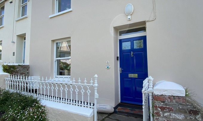 Instow Cottage | Idyllic Instow Cottage Near Beach - Dog Friendly & Family Ready