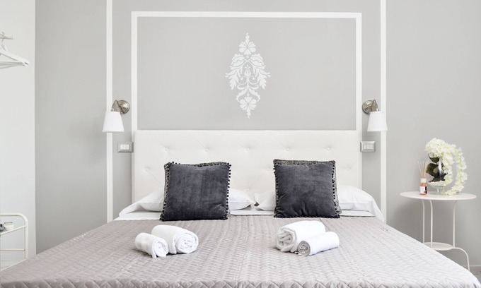 Portici Bed & Breakfast | Eco-Friendly Getaway at Insula House B&B with Breakfast
