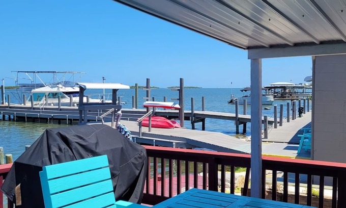 Oak Hill House | Beautiful Intercoastal Waterfront 3 Bedroom with Dock Access