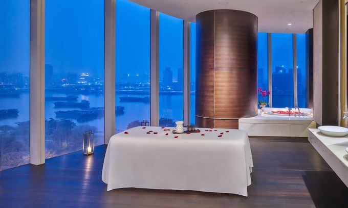 Pazhou Residential District Hotel | Premier InterContinental Guangzhou Exhibition Center Stay