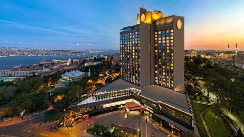 Gumussuyu Mahallesi Hotel | Elegant InterContinental Istanbul with Oceanfront Amenities