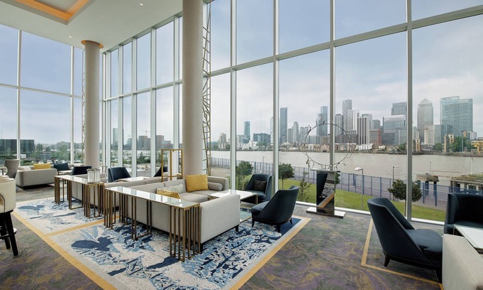 Peninsula Hotel | Elegant InterContinental London - The O2: Spa & Pool Access