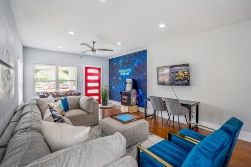 Greater East End House | Eco-Friendly Intergalactic Abode in East Downtown