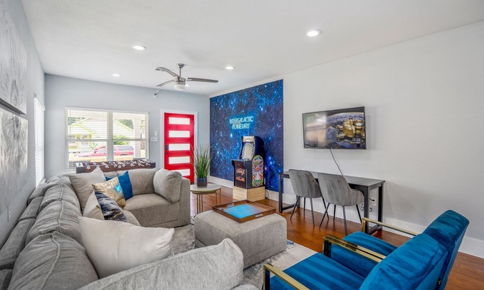 Greater East End House | Exquisite Intergalactic Abode in East Downtown – 10/10 Rating