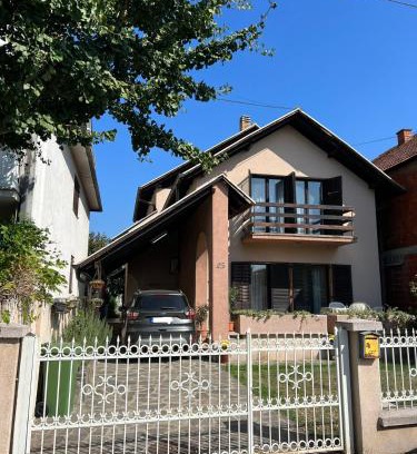 Paracin Villa | Pet-Friendly InterInn Villa with Hot Tub & High Guest Ratings