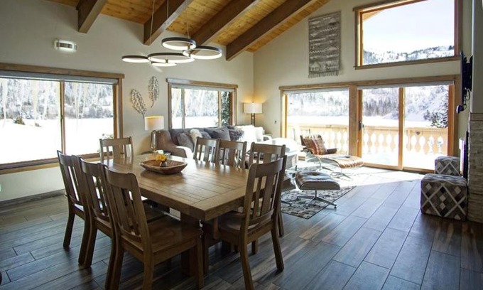 June Lake Apartment | Exclusive Comfort at Interlaken 36: Hot Tub & Kitchen