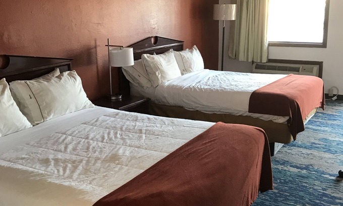 Guthrie Hotel | Comfortable Stay at Interstate Motel Guthrie with Breakfast