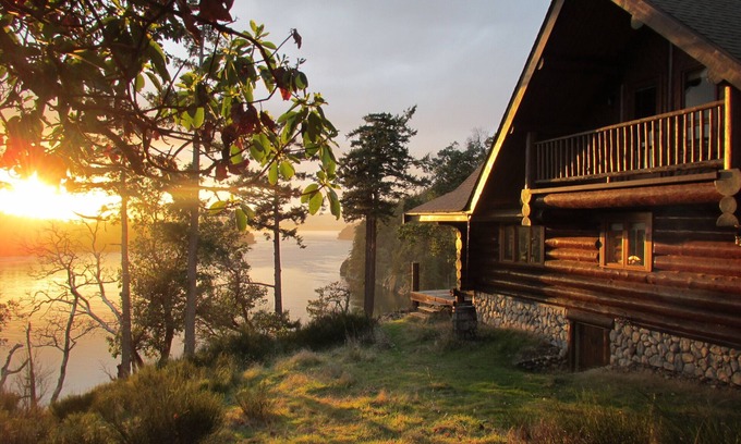 Sturdies Bay House | Galiano's Oceanside Log House - Guest Rated 10/10 Experience
