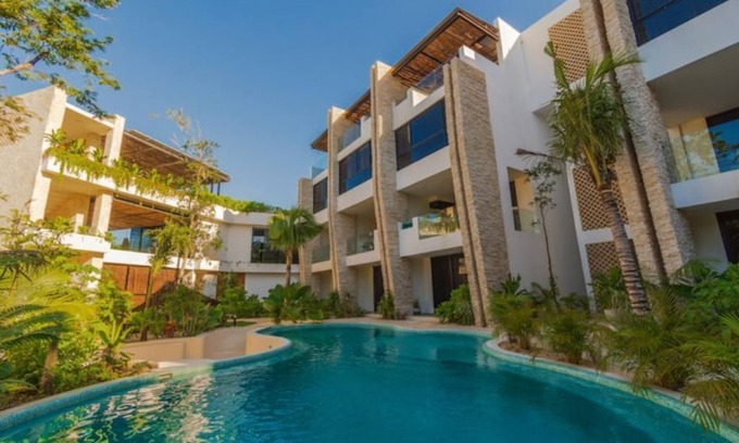 La Veleta Apartment | Cozy Retreat with Private Pool at Moots 204