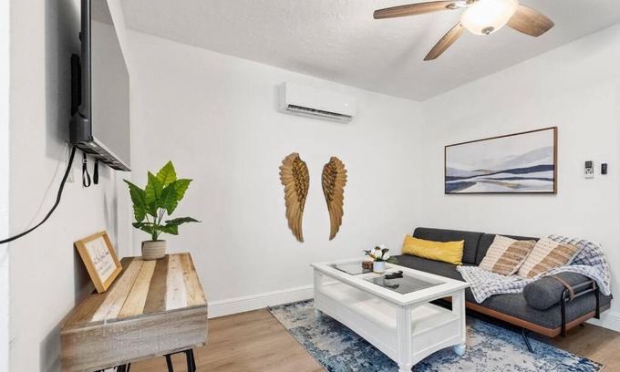 Coral Way Villa | Cozy Casita Mia: Minutes from Beach & Family-Friendly Fun