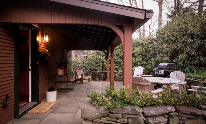 Wapwallopen Cottage | Cozy Lake Cottage with Ocean Views in Northeast Pennsylvania
