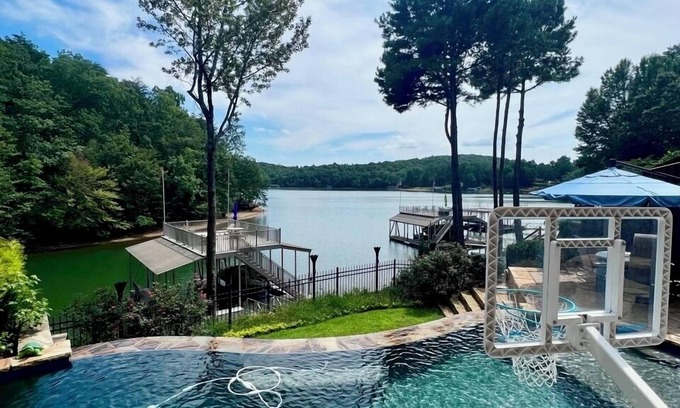 Gainesville House | Serene Lakefront Retreat with Infinity Pool & Spa Access