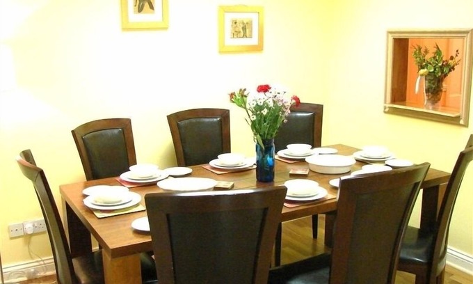 Claddagh Apartment | Prime Intl Townhouse Apt on The Crescent: Walk Everywhere!