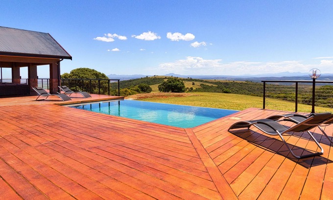 Loerieheuwel Cabin | Experience Intle Game Lodge: Top-Rated 4-Star Retreat