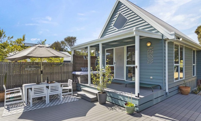 Rye House | Relax at Into the Blue: Pet-Friendly Oceanfront Retreat