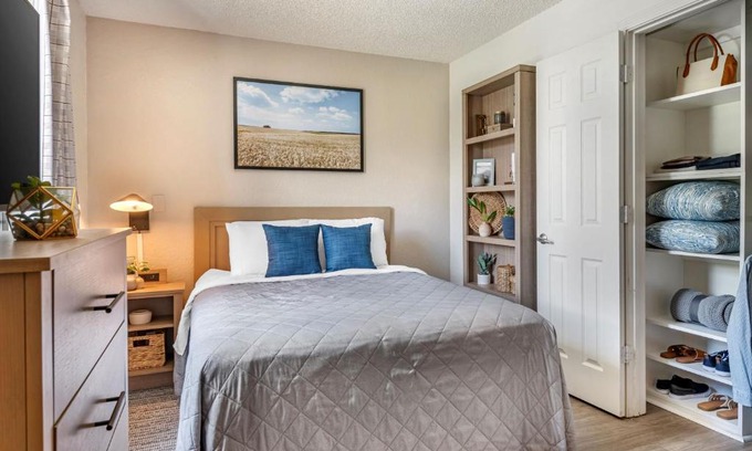 Shenandoah Hotel | InTown Suites Extended Stay Baton Rouge LA