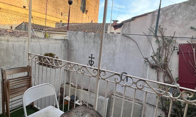 Aigues-Mortes Apartment | Cozy Intra-Muros Apartment with Balcony and Parking Access