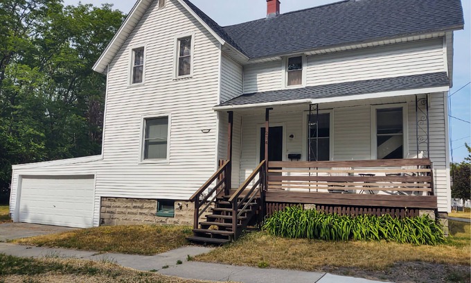 Manistee House | Experience T&T's Cozy Farmhouse: A Perfect Manistee Escape