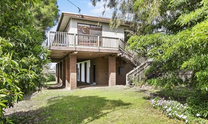 Jan Juc House | Inveray Beach House 11: Relax by the Oceanfront Pool