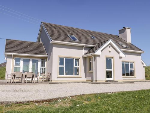Downings House | Cozy Inverbeg Cottage 1 - Pet and Child Friendly Retreat