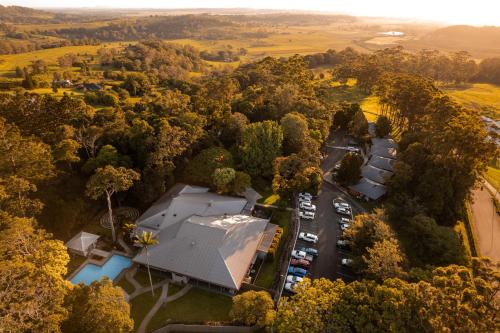 Goonellabah Hotel | Discover Invercauld House: Family-Friendly Retreat with Pool