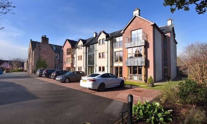 Inverness City Centre Cottage | Family-Friendly Inverness City Apartment with Kitchen & Breakfast