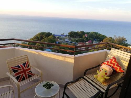 Batu Ferringhi Apartment | Invincible Seaview Retreat in Batu Ferrighi with Pool Access