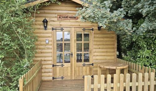 Newmarket House | Cozy 1-Bed Cabin Retreat in Newmarket Awaits You
