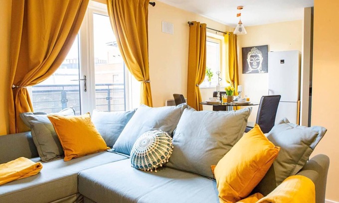Wolverhampton Apartment | Comfortable 2-Bed Apartment in Wolverhampton with Breakfast