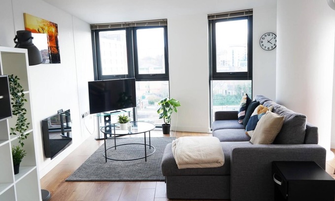 Sheffield Apartment | Cozy 2-Bedroom Apartment in Sheffield | Pet Friendly Stay