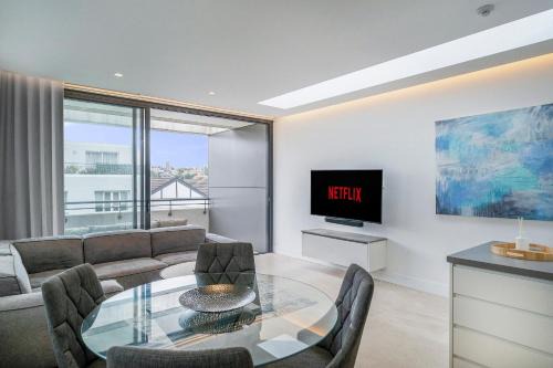 Coogee Apartment | Relax at The Shore 7 Coogee Beach - Family-Friendly Stay