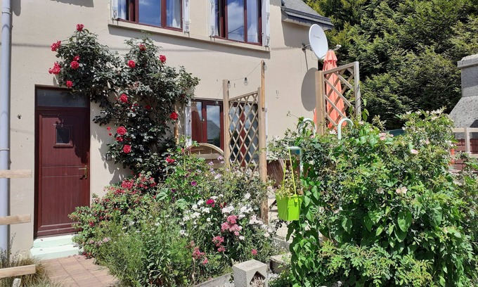 Langourla House | Inviting 3-Bed House with Pool & Lake Views in Brittany