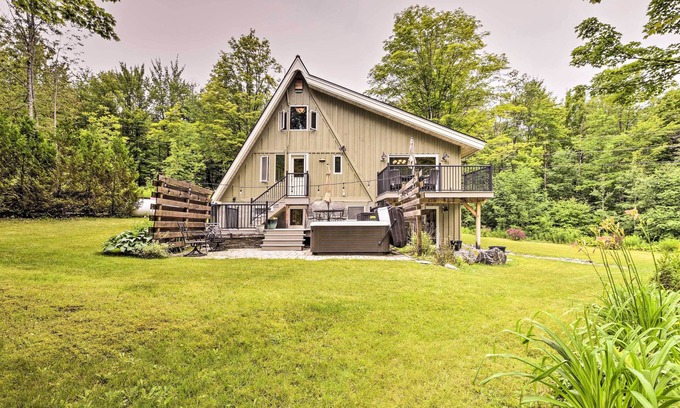 Warren Cabin | Cozy A-Frame Cabin with Saltwater Hot Tub & Spa Amenities