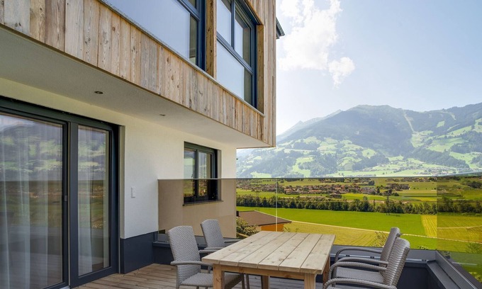 Helfenstein Apartment | Cozy Apartment in Hart im Zillertal with Sauna & Pet Friendly