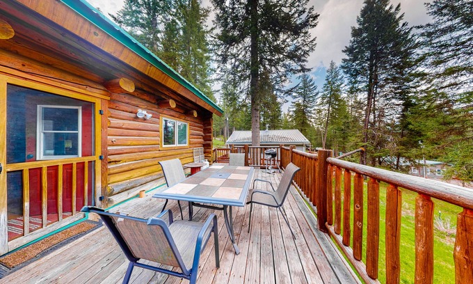 Enterprise Cabin | Cozy Cabin with Mountain View, Fireplace & Full Kitchen