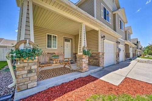 Cheyenne House | Welcoming Cheyenne Townhome with Spa, Near Downtown