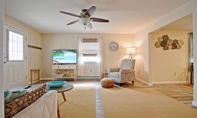 Hummelstown Apartment | Bright and Inviting Retreat with Breakfast & Kitchen Access