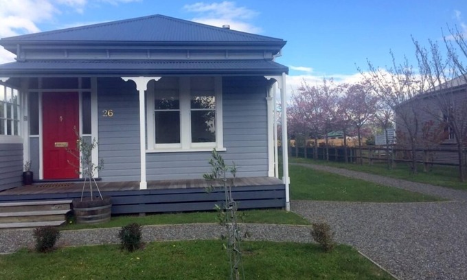 Martinborough Cottage | Cozy Cottage Near the Square with Pet-Friendly Amenities
