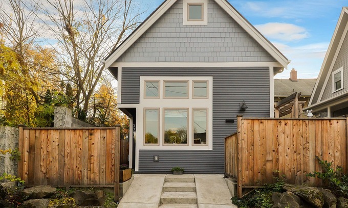 Belmont House | Top-Rated Designer Cottage with Family-Friendly Amenities