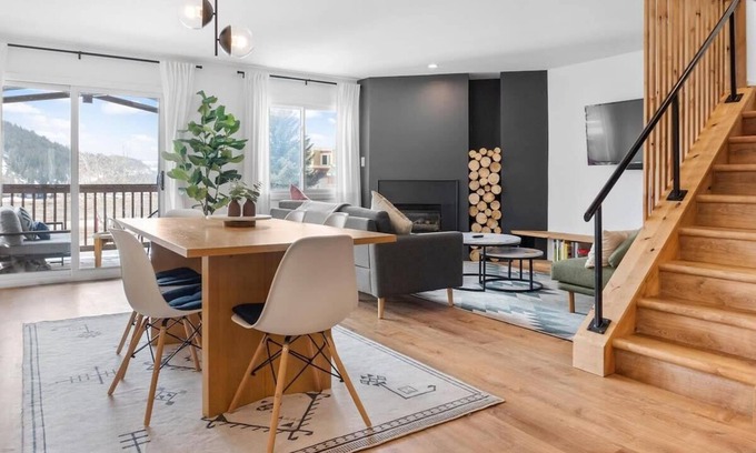 Summit Cove Condo | Modern 2BR Retreat Near Trails and Slopes with Breakfast