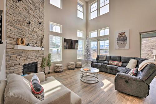 Deer Mountain House | Serene Townhome with Balcony and Lake Views, Rated 9/10