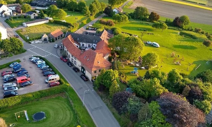 Ubachsberg House | Inviting Holiday Home in Voerendaal with Garden