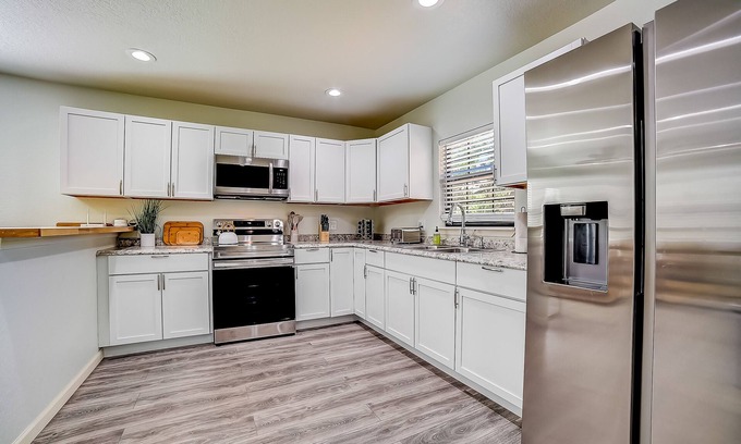 Blanco House | Pet-Friendly Retreat with Firepit, Deck & Central AC