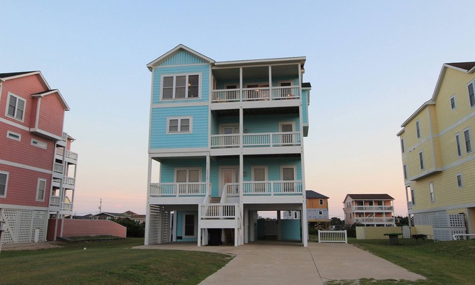 Rodanthe House | Cozy Retreat with Hot Tub, Ocean View & Family Amenities