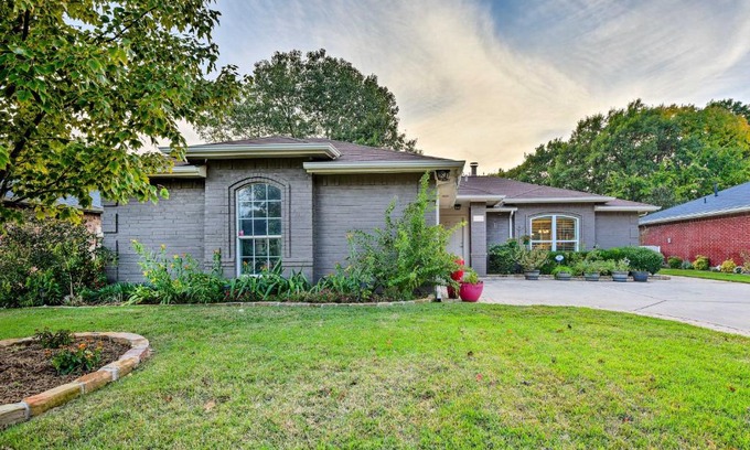 Lewisville House | Cozy Lewisville House with Patio, Grill & Accessibility